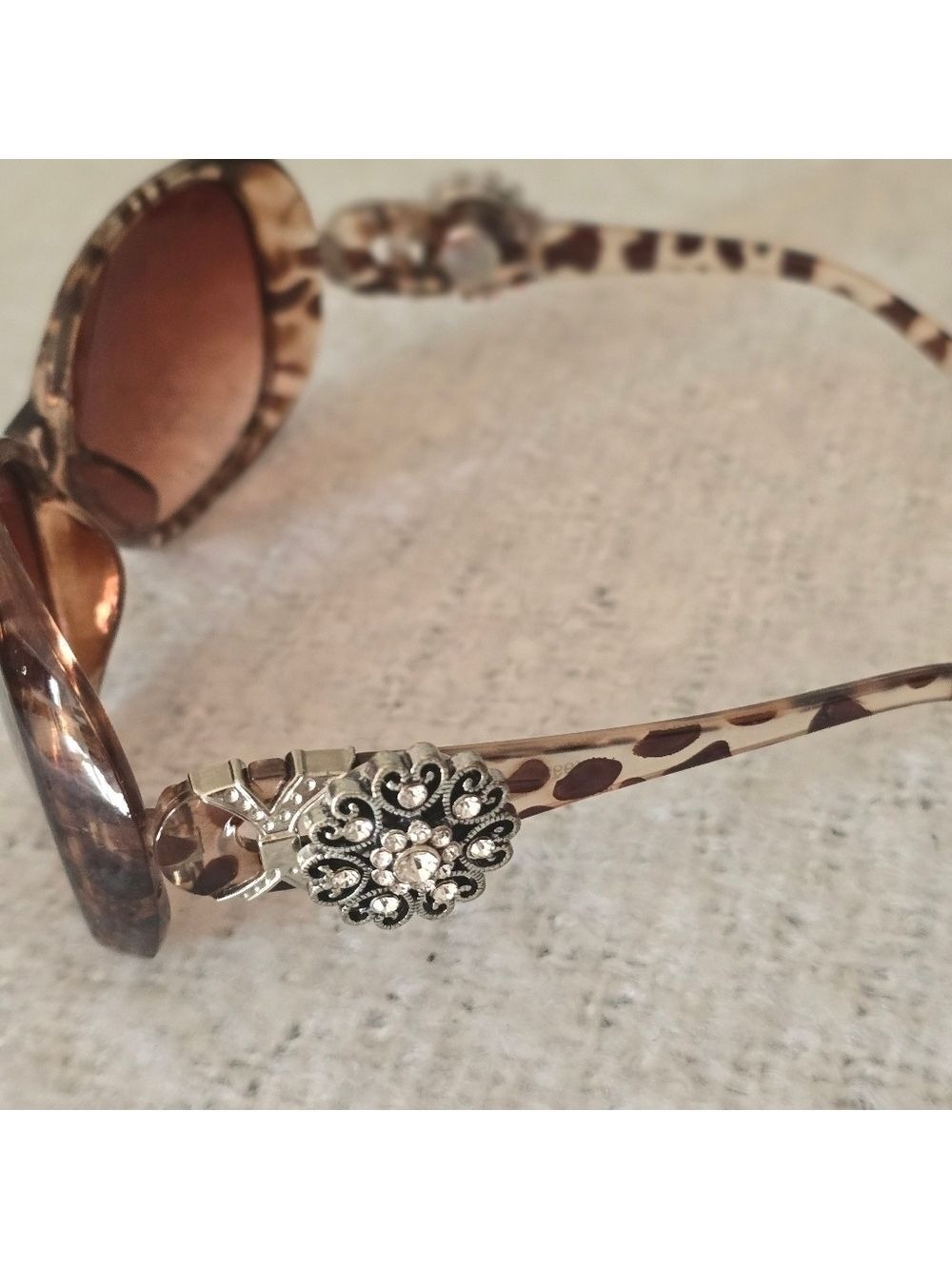Tortoise sunglasses with rhinestones embellishment - Picture 2 of 5